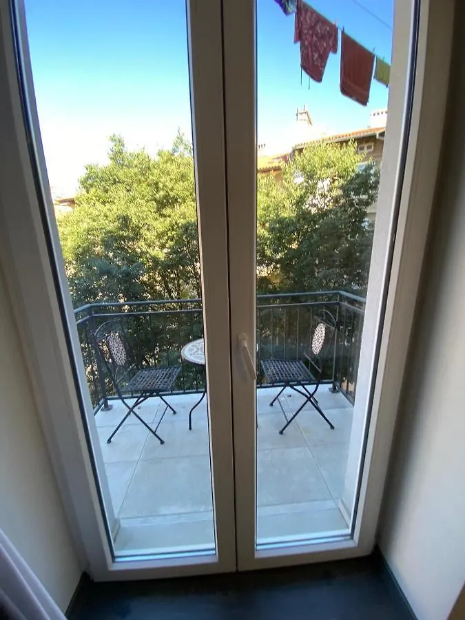 Apartments Sherri Rijeka 0*,