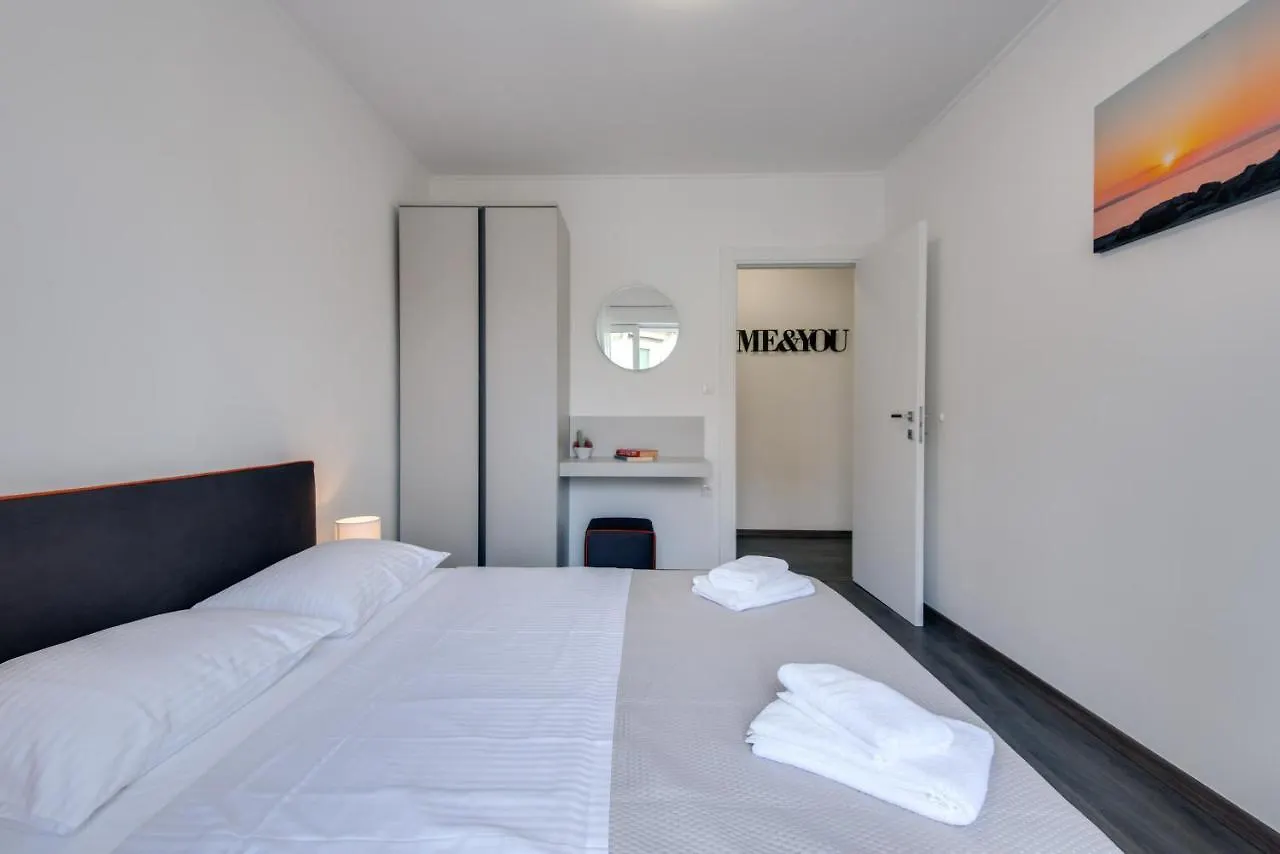 Apartments Sherri Rijeka 0*,